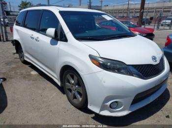  Salvage Toyota Sienna