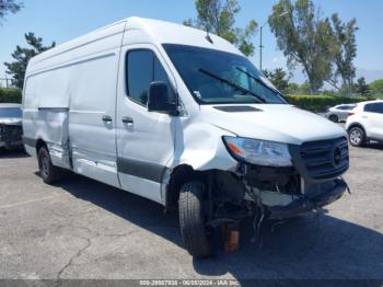  Salvage Mercedes-Benz Sprinter 2500