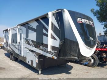  Salvage Jayco Seismic Luxury 3512