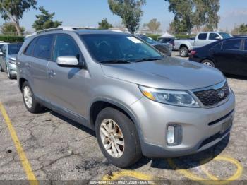  Salvage Kia Sorento