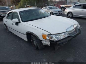  Salvage Lincoln Towncar