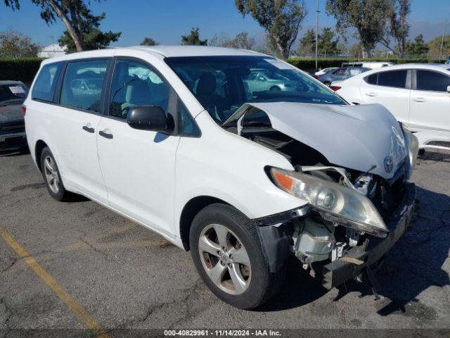  Salvage Toyota Sienna