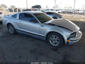  Salvage Ford Mustang