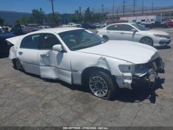  Salvage Lincoln Towncar