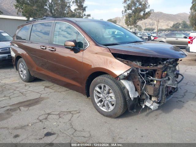  Salvage Toyota Sienna