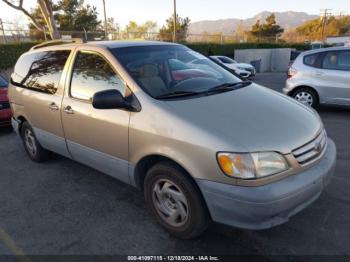  Salvage Toyota Sienna