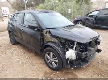  Salvage Nissan Kicks