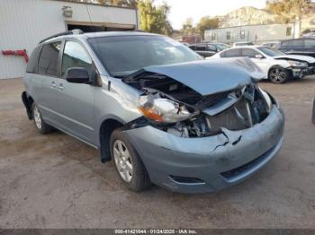  Salvage Toyota Sienna