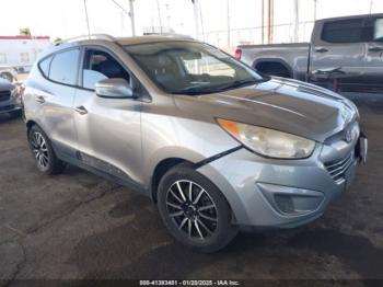  Salvage Hyundai TUCSON