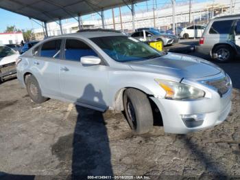  Salvage Nissan Altima