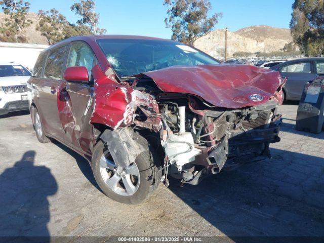  Salvage Toyota Sienna