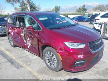  Salvage Chrysler Pacifica