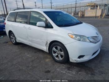  Salvage Toyota Sienna