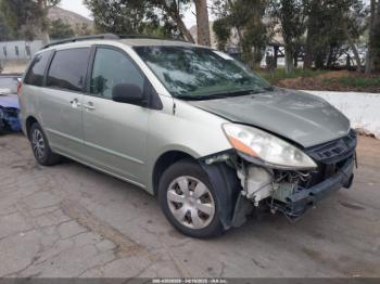  Salvage Toyota Sienna
