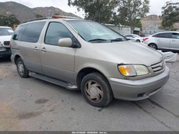  Salvage Toyota Sienna