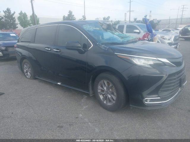  Salvage Toyota Sienna