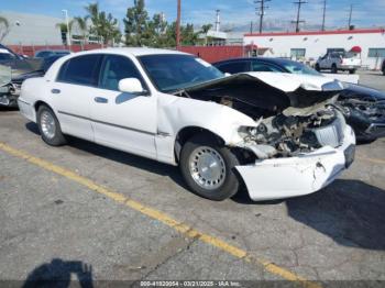  Salvage Lincoln Towncar