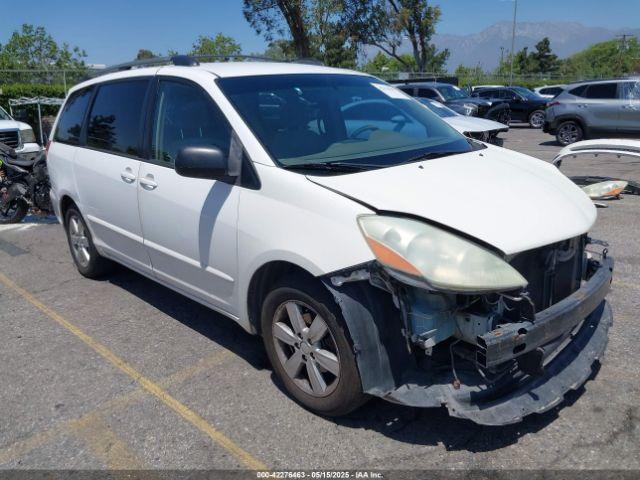  Salvage Toyota Sienna