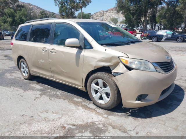  Salvage Toyota Sienna