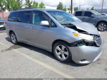  Salvage Toyota Sienna
