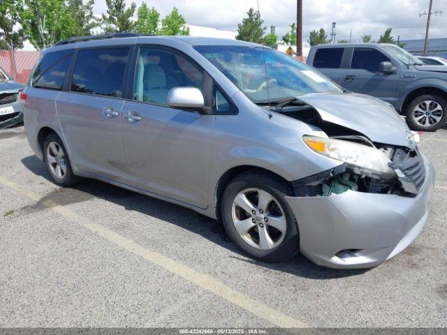  Salvage Toyota Sienna