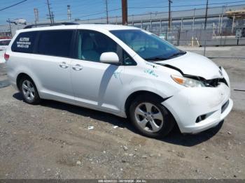  Salvage Toyota Sienna