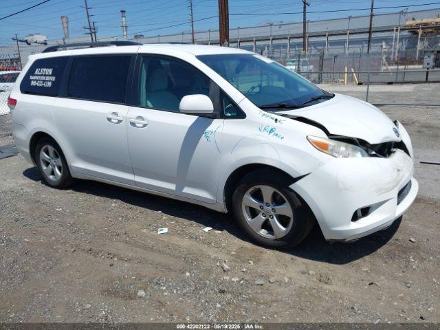  Salvage Toyota Sienna