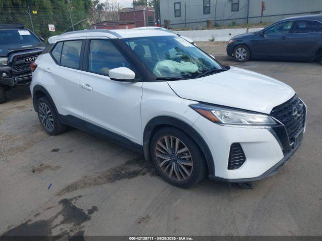  Salvage Nissan Kicks