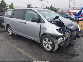  Salvage Toyota Sienna