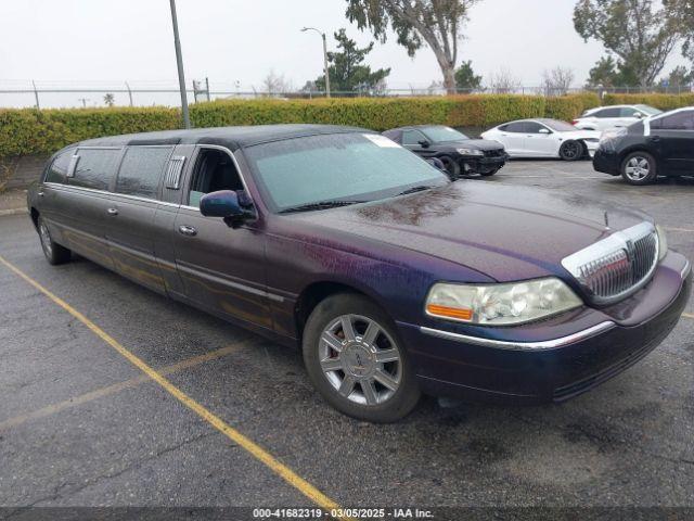  Salvage Lincoln Towncar