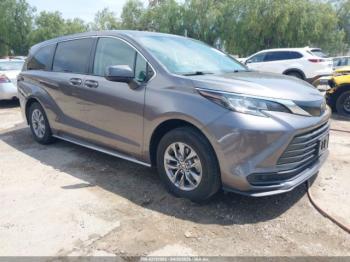  Salvage Toyota Sienna
