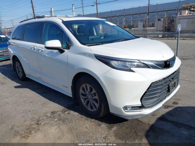  Salvage Toyota Sienna