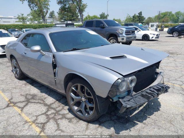  Salvage Dodge Challenger