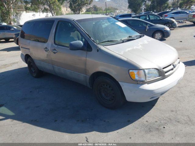  Salvage Toyota Sienna