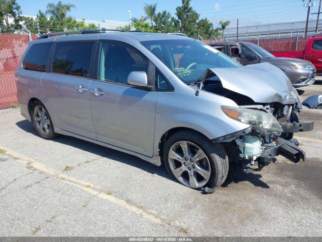  Salvage Toyota Sienna