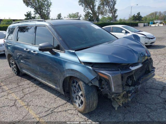  Salvage Kia Carnival