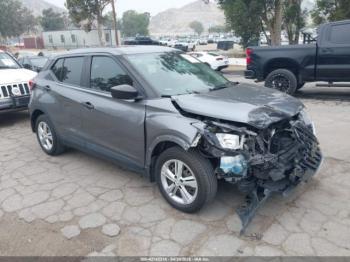  Salvage Nissan Kicks