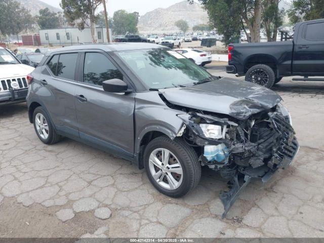  Salvage Nissan Kicks