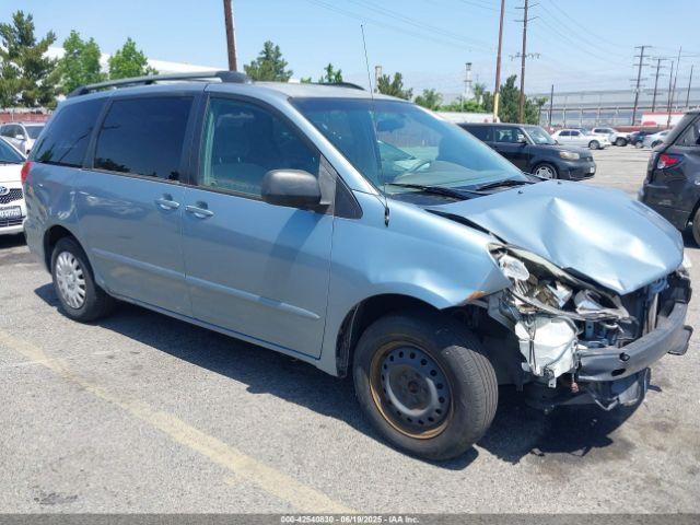  Salvage Toyota Sienna
