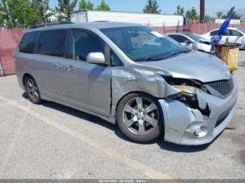  Salvage Toyota Sienna