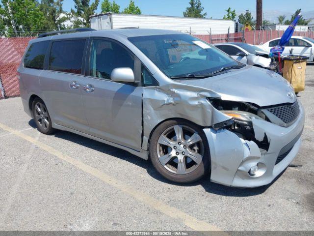  Salvage Toyota Sienna