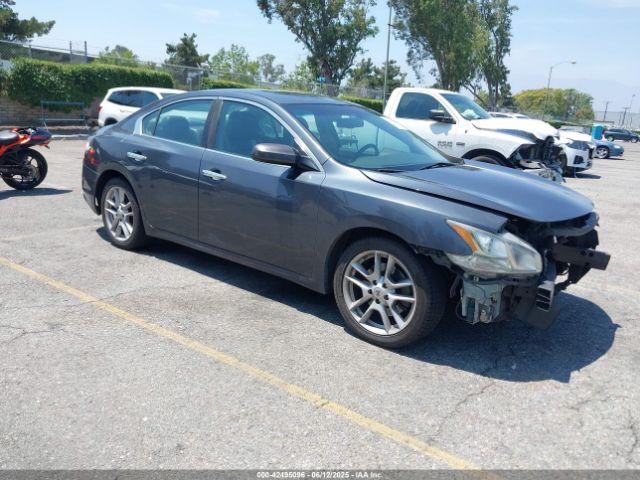  Salvage Nissan Maxima