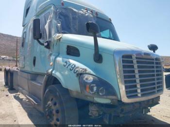  Salvage Freightliner Cascadia 113