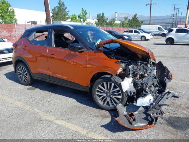  Salvage Nissan Kicks