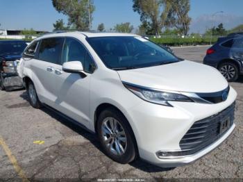  Salvage Toyota Sienna