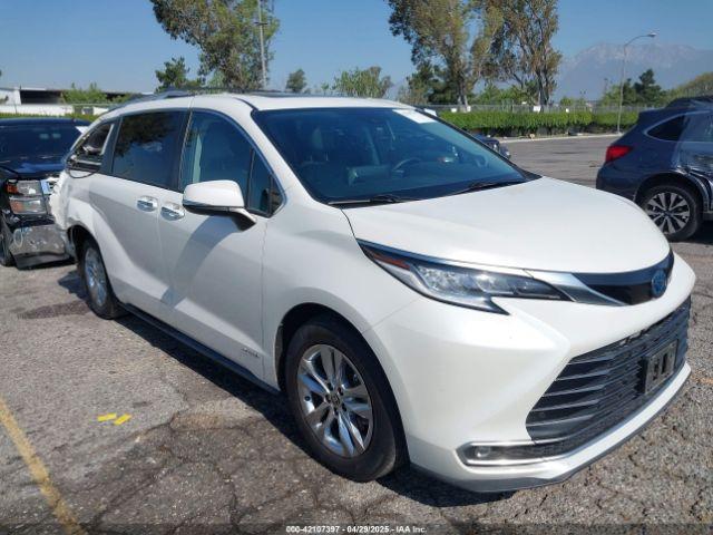 Salvage Toyota Sienna