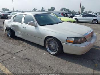  Salvage Lincoln Towncar