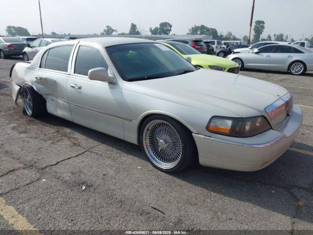  Salvage Lincoln Towncar