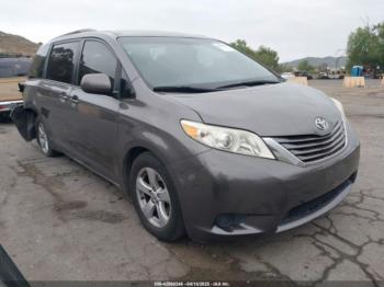  Salvage Toyota Sienna