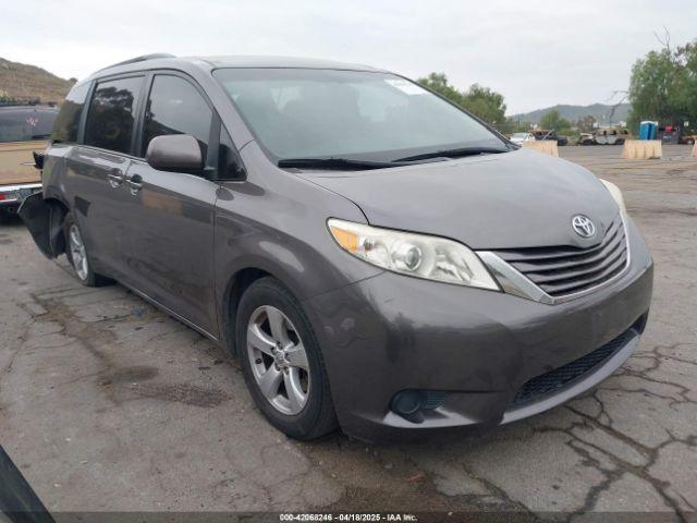 Salvage Toyota Sienna